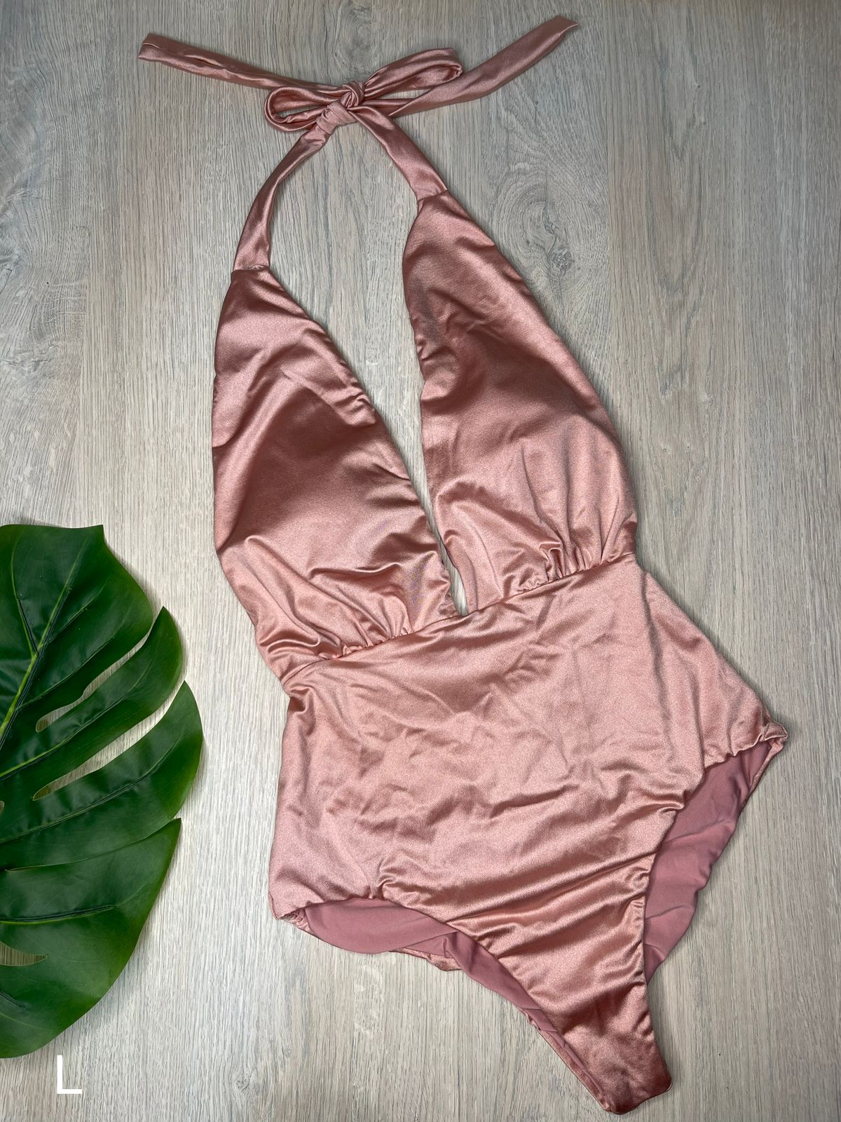 Completo escote profundo