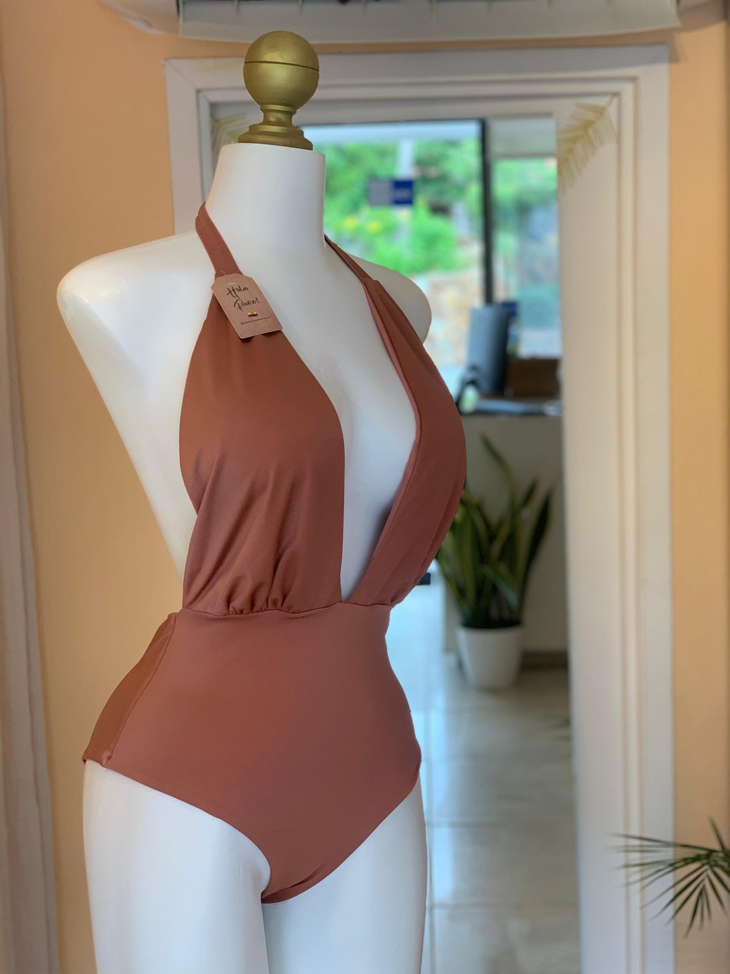 Completo escote profundo