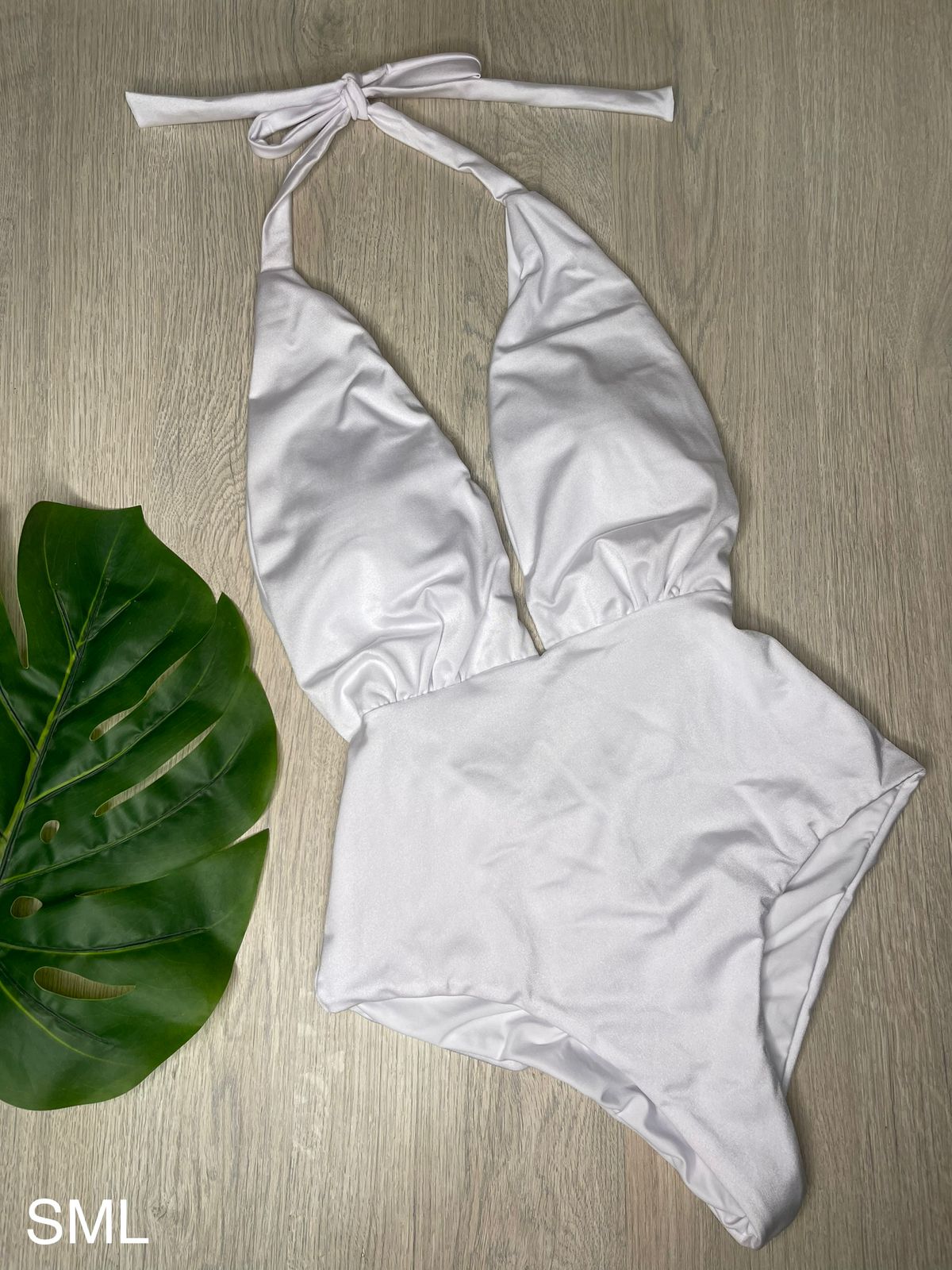 Completo escote profundo