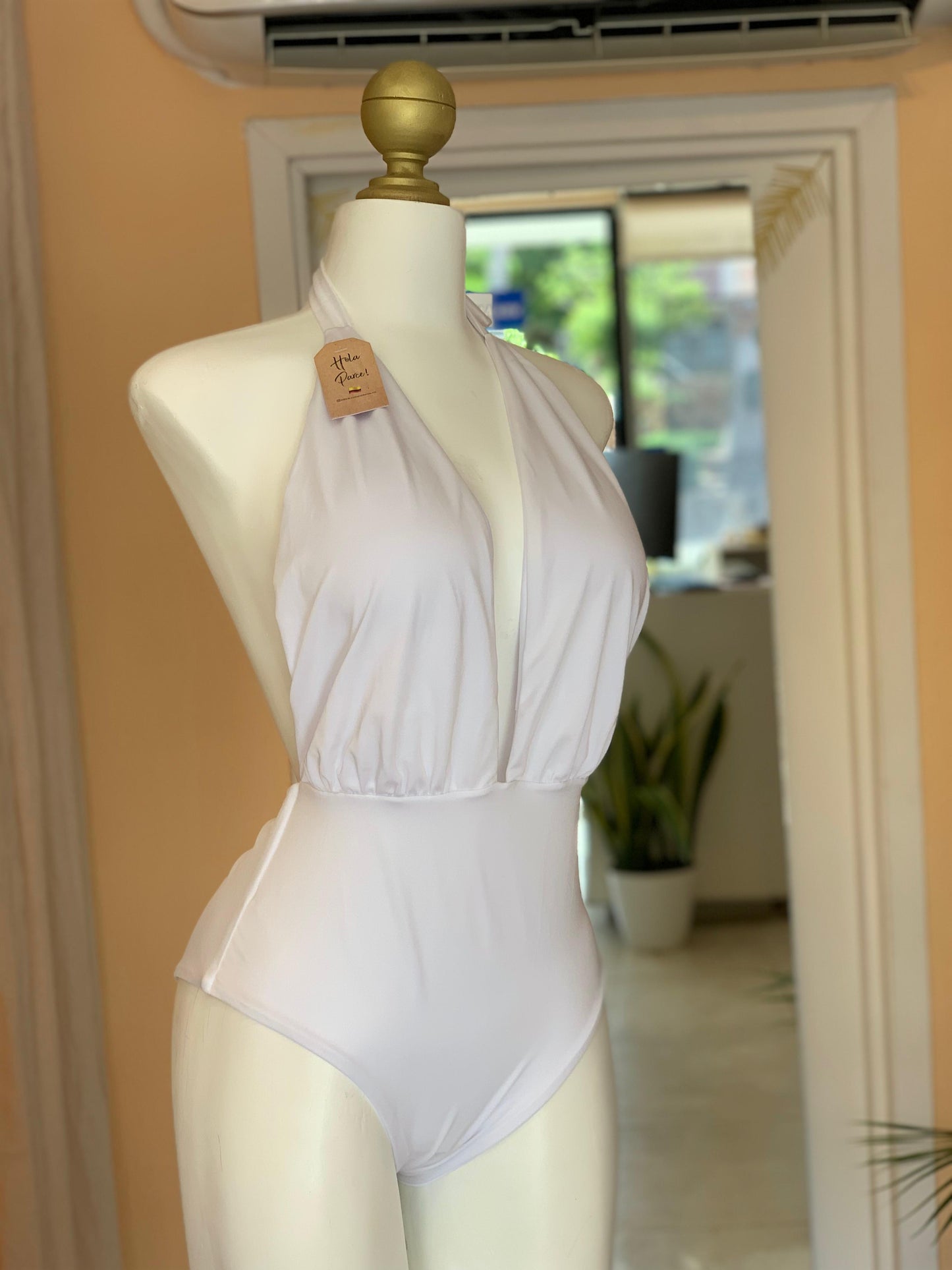 Completo escote profundo