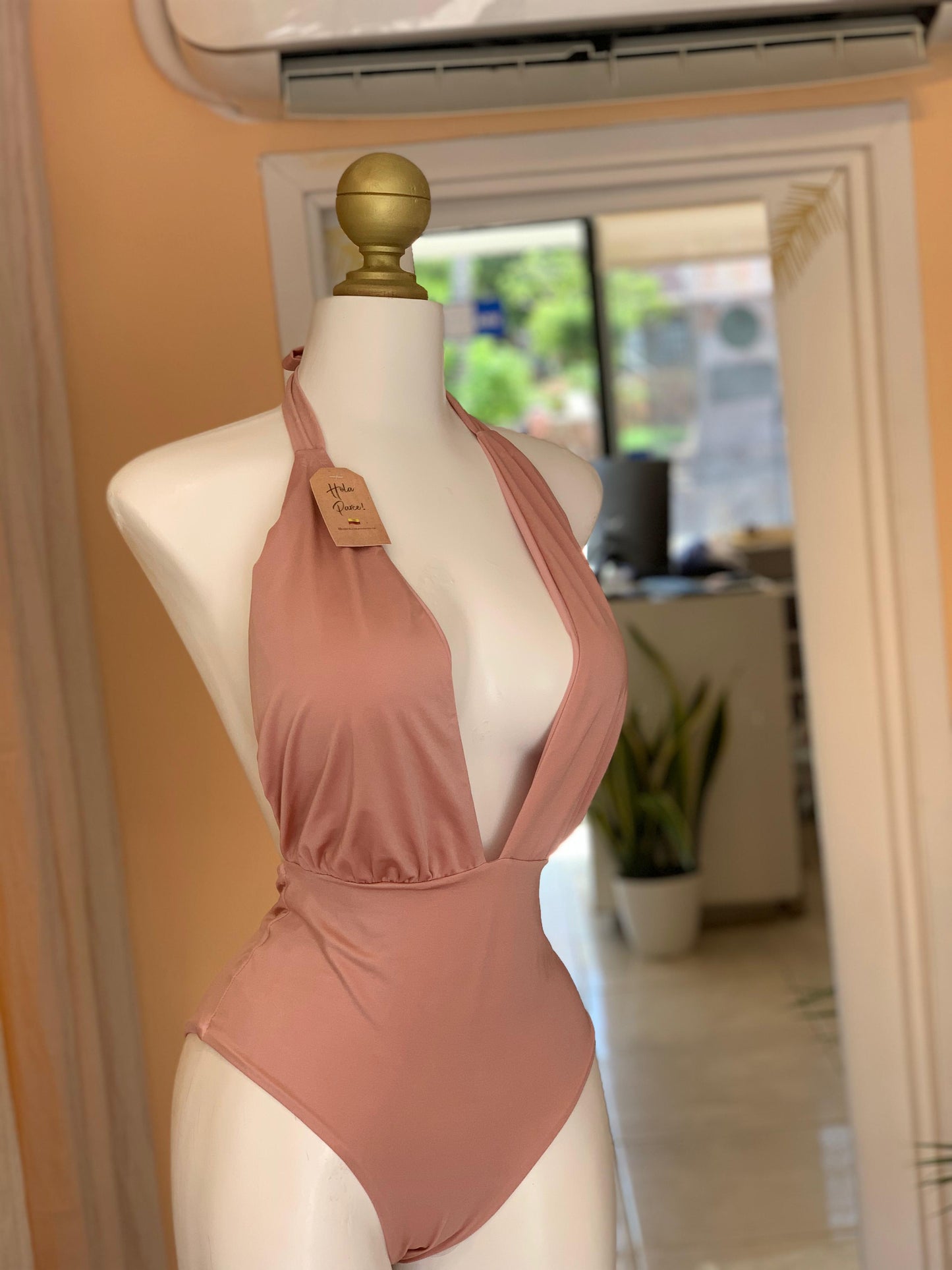 Completo escote profundo